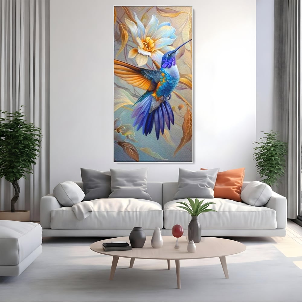 Tablou canvas cu tablou canvas cu pasare colibri in zbor, in rama de aluminiu argintiu, pe perete intr-un living